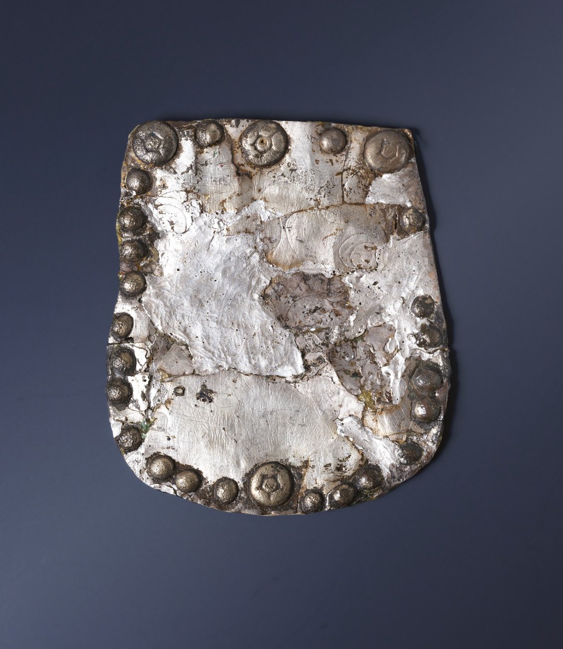 Kenézlő-Fazekaszug II. temető 28. sír tarsolylemez